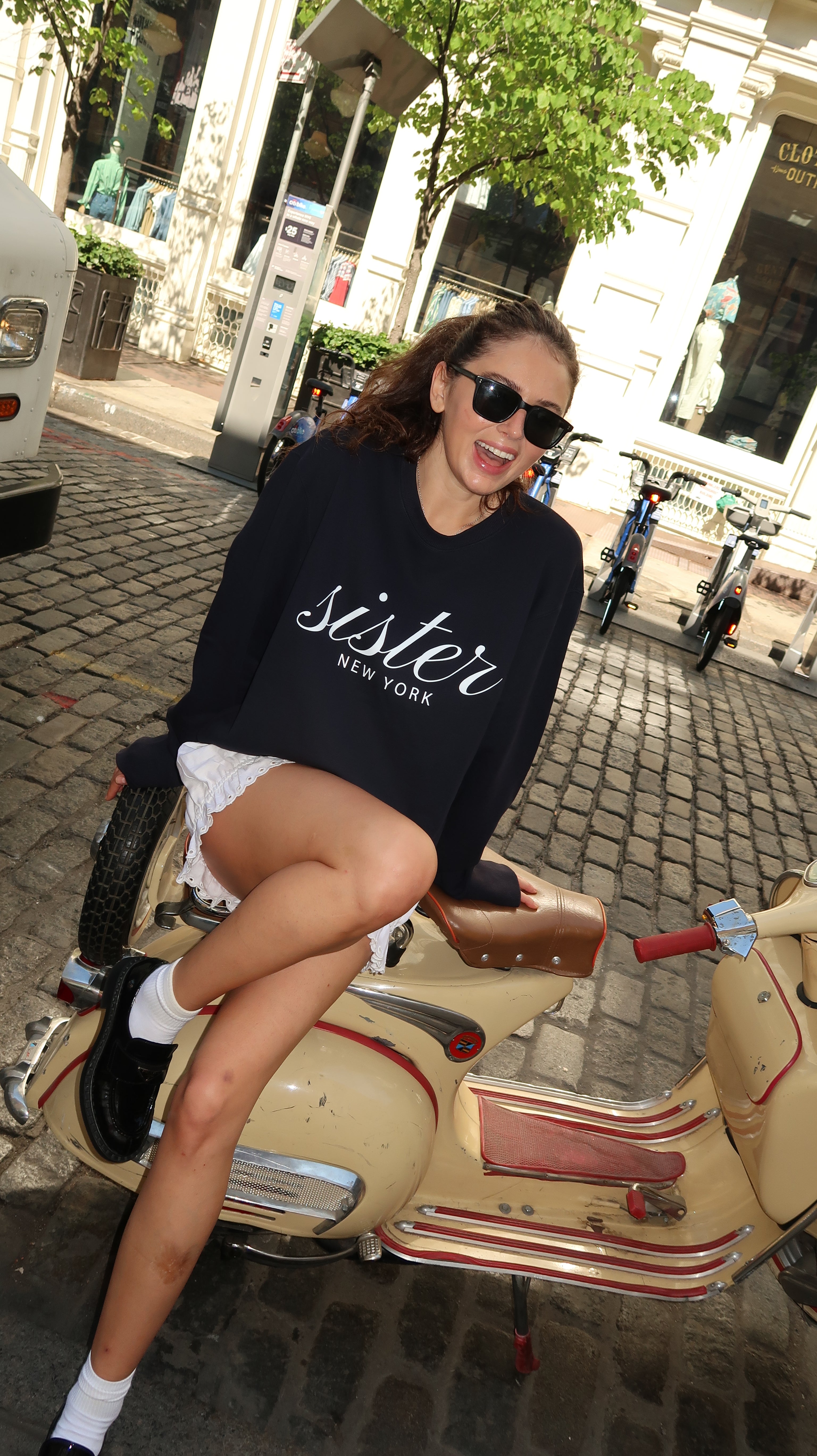 stylish sweatshirt trendy crewneck classic vintage